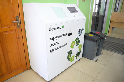 Ухаалаг хогийн савыг олон нийтийн газруудад байршуулж эхэллээ